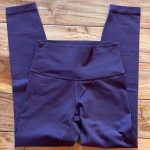 Lululemon WU black currant size 4 tights euc
